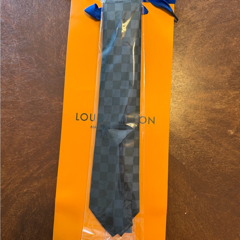 Louis Vuitton Tie - Picture 6 of 7
